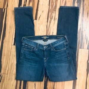 NWOT Lucky Brand Charlie Straight Jean Size 28